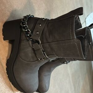 Want to sell never worn actually for 30 minutes once -/